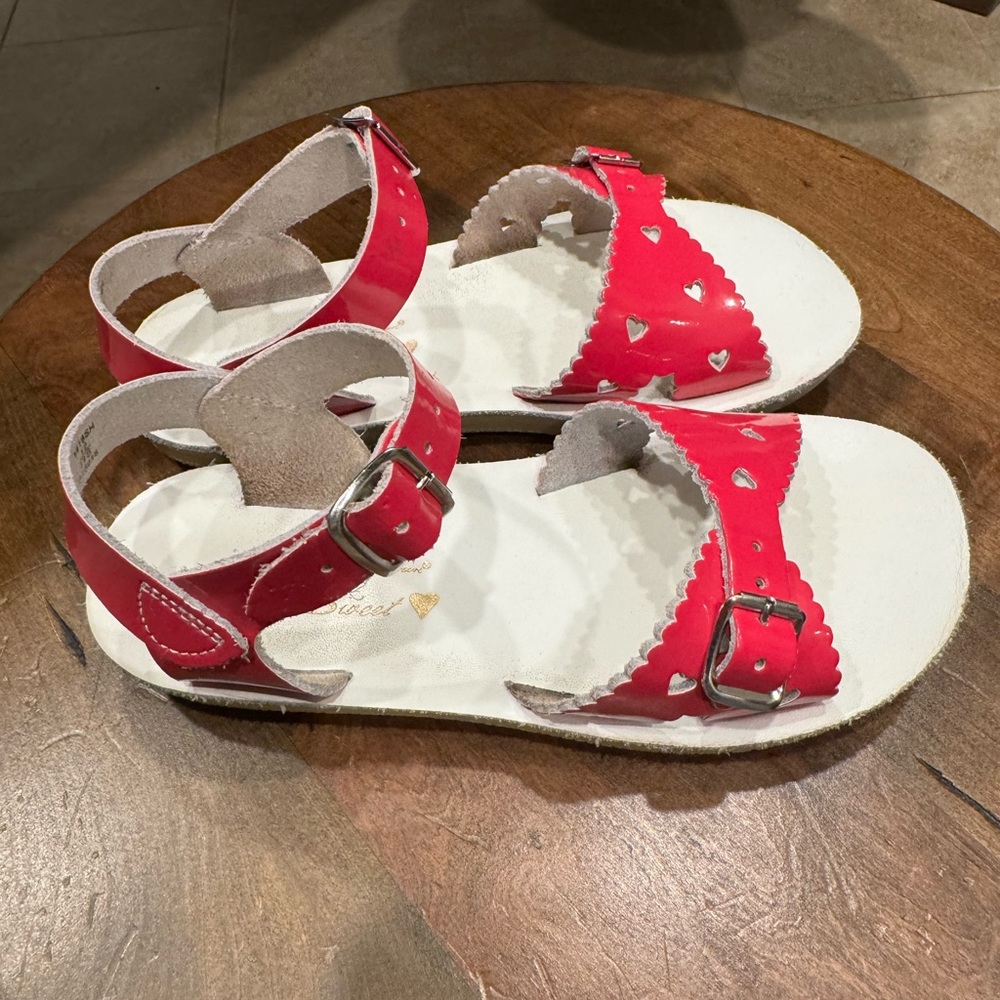 Like New PINK Sweetheart Saltwater sandals